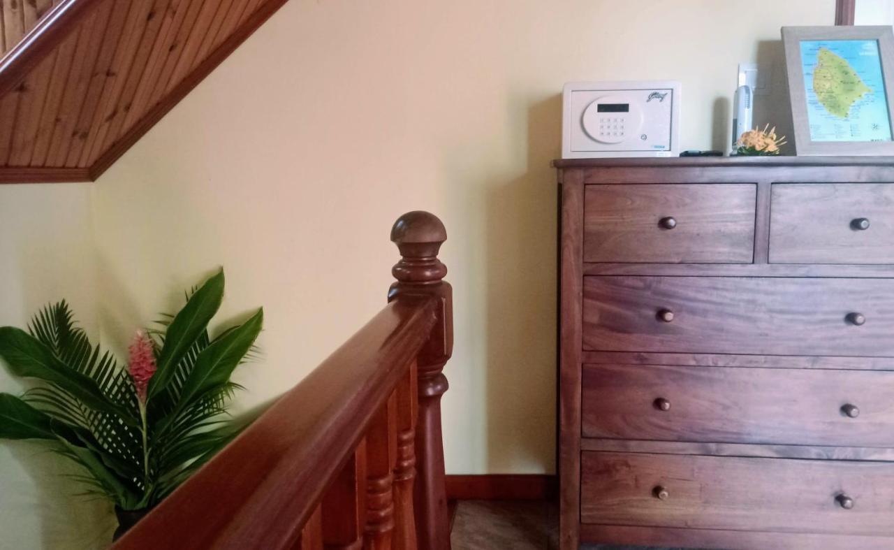 Badamier Self-Catering Apartment La Digue Exterior foto